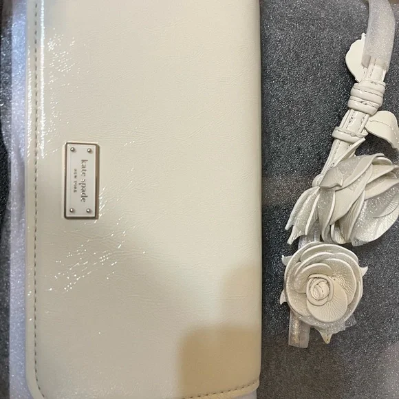 Kate Spade Liv Crinkle Applique Shoulder Bag NWT - Picture 3 of 9